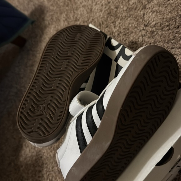 KIDS' ADIDAS LITTLE KID & BIG KID VL COURT 3.0 SNEAKERS Black White size 1 - Picture 3 of 6